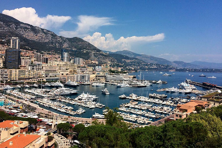 Yeni insanlarla tanışmak için Monaco sohbeti